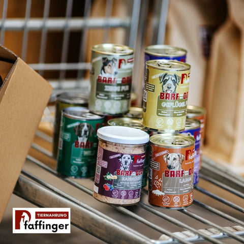 Auswahl verschiedener BARF-Menüs in Dosen als ProbierSet für Hunde.