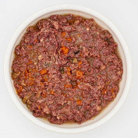BARF-Nassfutter aus Pferd mit Nudeln und Karotte in der Dose für Hunde.