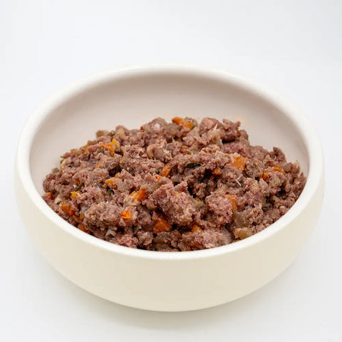 BARF-Menüs Rind mit Obst und Gemüse für Hunde.